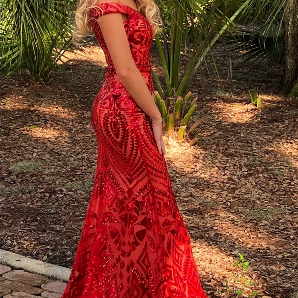 Stunning formal from Neiman Marcus Worn 2 hours. Size 2